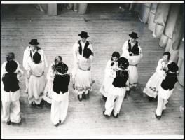 cca 1973 Zsigri Oszkár (1933-?) budapesti fotóművész hagyatékából 3 db vintage fénykép, kettő felira...