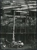 cca 1975 Zsigri Oszkár (1933-?) budapesti fotóművész hagyatékából 3 db vintage fénykép, egyik aláírt...