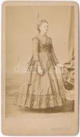 cca 1870 Borsos József pesti műtermében készült divatfotó, vizitkártya méretben, 10,5x6 cm