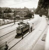 cca 1938 Budapest, a 8. sz. villamos a Gellért-hegy alatt, szabadon felhasználható vintage negatív, 6x6 cm