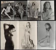 cca 1970 Játék, móka, kacagás, 13 db szoldian erotikus fénykép, 6x9 cm és 9x14 cm / 13 erotic photos