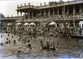 cca 1935 Budapesti városfelvételek, 13 db vintage negatív, 6x6 cm és 6x9 cm