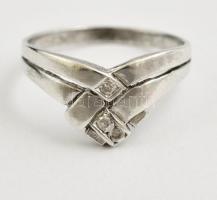 Ezüst(Ag) szalagos-köves gyűrű, jelzett, méret: 58, bruttó: 2,1 g