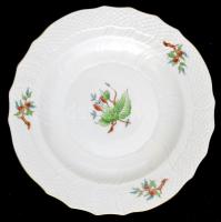 Herendi csipkebogyó mintás süteményes készlet, kézzel festett, egyik tányéron hajszálrepedés, jelzet...