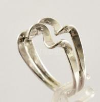 Ezüst(Ag) hullámos gyűrű, jelzett, méret: 53, nettó: 3,2 g