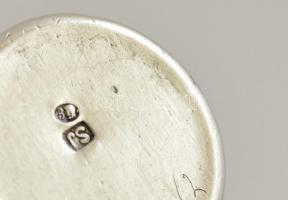 Ezüst(Ag) vodkás pohárka, jelzett, m: 3,8 cm, nettó: 10 g