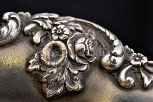 Ezüst(Ag) belga virágmintás peremű kerek kínáló tál, jelzett, d: 17 cm, nettó: 392 g