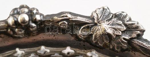 Ezüst(Ag) áttört szőlő mintás talpas kínáló, jelzett, d: 18 cm, nettó: 256 g