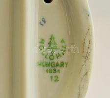 Hollóházi klarinétos kisfiú, kézzel festett, jelzett, kopásokkal, m: 14 cm