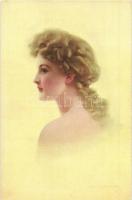 32 db régi hölgyek motívumlap, közte litho / 32 pre-1945 ladies motive cards, among them lithos