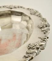 Jelzett ezüstözött alpakka tál, plasztikus szőlőfürtökkel, 34×26 cm