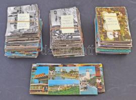 Kb. 800 darabos modern képeslap tétel, magyar és külföldi (sok német és osztrák) városképes lapok, v...