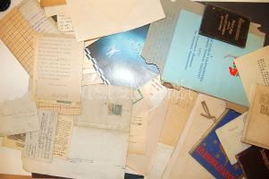 cca 1870-1950 Nagy vegyes hagyaték tétel: okmányok iratok, számlák, bizonyítványok legalább 100 db