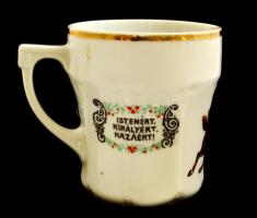 1915 Világháborús emlék porcelán bögre, matricás huszárral, jelzett (MZ), kopott, m:9 cm