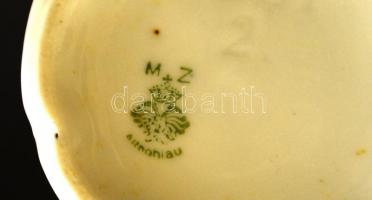 1915 Világháborús emlék porcelán bögre, matricás huszárral, jelzett (MZ), kopott, m:9 cm