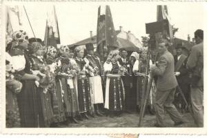 1934 Bánffyhunyad, Huedin; Dalkör népviseletben, folklór / choir in traditional costume, folklore. photo
