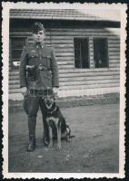cca 1945 Katona kutyával, fotó, 9x6 cm
