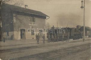Vlasko Polje, Bahnhof / railway station with soldiers, locomotive, photo