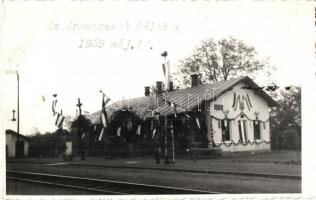 1939 Bély, Biel; Aranyvonatra váró feldíszített vasútállomás / Bahnhof / festively decorated railway station waiting for the Hungarian Gold train, photo