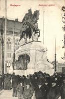 Budapest V. Gróf Andrássy Gyula szobor. ünneplő tömeg koszorúzáskor