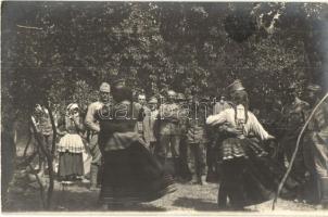 K.u.K. katonák hölgyekkel táncolnak / Austro-Hungarian soldiers dancing with local ladies. photo