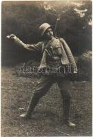 1917 Gyergyótölgyes (Tölgyes), Gránátdobó katona drótvágó ollóval, acélsisakkal, 2 homokzsákkal / WWI K.u.K. grenadier with wire cutting scissors, steel helmet and 2 sandbags in Tulghes. photo