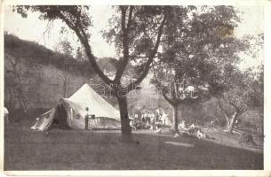 A szombathelyi 48. számú Rákóczy-cserkészcsapat. A táborban / Hunagrian scout camp (kopott sarkak / worn corners)