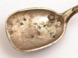 Ezüst (Ag.) fűszeres kiskanál, jelzett, monogrammal, h:8 cm, nettó:7 g