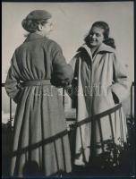 cca 1960 Falus Károly (?-?): 3 db kabátos divatfotó, hátulján pecséttel jelzett, különböző méretben