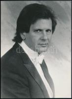 Pertis Péter (?- ) zongoraművész portréja, hátulján feliratozva, 18×13 cm