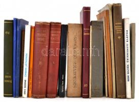 27 darab, nagyrészt társadalomtudományi tematikájú könyv egy tételben, jó kiadásokkal, közte MTA is