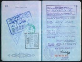 1990 Fényképes magyar útlevél számos érdekes (indonéz, amerikai, spanyol stb.) vízummal