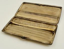 Ezüst (Ag) art deco cigarettatárca, belül aranyozott, jelzett (900),  15×7,5 cm, nettó: 184 g