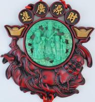 Kínai szerencsefüggő a halhatatlanokkal, műgyanta, 26×25 cm