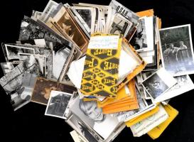 Naqy vegyes fotó tétel: életképek, csoportképek, családi események, sajtófotók, stb., érdekes darabo...