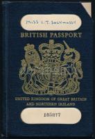 1958 Egyesült Királyság útlevele magyar születésű hölgy részére, pp.:30, 15x10cm / United Kingdom passport for Hungarian-born lady, pp.:30, 15x10cm