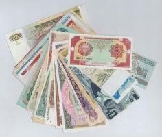 32db-os vegyes külföldi bankjegy tétel, közte  Spanyolország, Peru, Srí Lanka, Brazília, Indonézia, ...