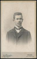 1907 Fiatal férfi portréja a fiumeei Ilario Carposio műterméből 7x11 cm