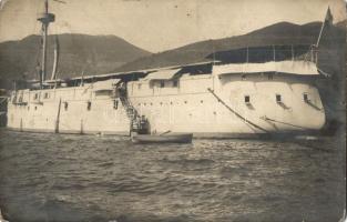 SMS Kaiser Max osztrák-magyar páncélozott csatahajóból ugráló fürdőző matrózokkal / K.u.K. Kriegsmarine ironclad warship, bathing mariners. photo (lyuk / pinhole)