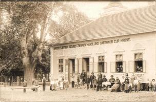 Nagybecskerek, Velky Beckerek, Zrenjanin; Arnold József Gemischtwaren Handlung Gasthaus zur Krone / Arnold József üzlete és vendéglője a Koronához, kerékpár / shop, restaurant, inn, bicycle. Phot. Oldal