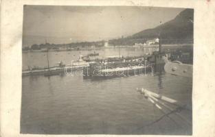 SMS Sebenico osztrák-magyar Zara-osztályú torpedóhajója (őrhajója) a kikötőben / K.u.K. Kriegsmarine Torpedoboot / torpedo boat, photo