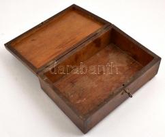 Dekoratív fadoboz kulccsal, 27,5×18,5×9,5 cm