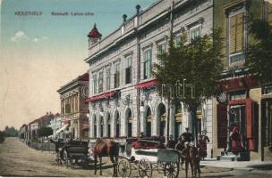 Keszthely, Kossuth Lajos utca, lovas hintó, üzletek. Mérei Ignác kiadása (EK)