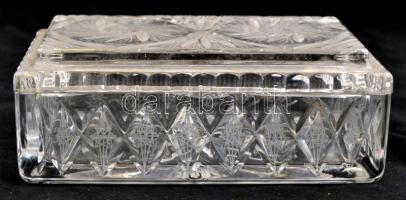 Ólomkristály díszdoboz, metszett, peremén csorbákkal, 18x11x8 cm