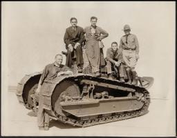 cca 1920-1940 12 db fotó magyar és külföldi színészekről, egy részük hátoldalán pecséttel jelzett, k...