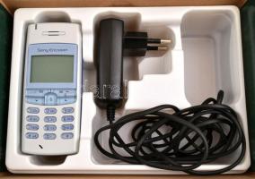 Kis vegyes műszaki tétel: Sony Ericsson T100 mobiltelefon, jó állapotban, saját dobozában, töltővel,...