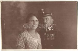 Honvéd törzsőrmester feleségével / Hungarian Staff Sergeant and his wife. Vajda D. photo (EB)