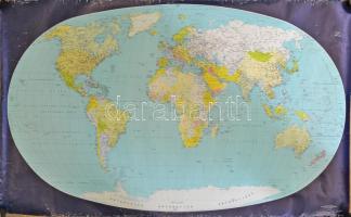 2 db világtérkép, egyik vászon, 110x58 cm