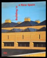 Building in a New Spain. Contemporary Spanish Architecture. Szerk.: Paulina Saliga, Martha Thorne. Barcelona, 1992 , Gustavo Gili. Kiadói papírkötés, angol nyelven./ Paperbinding, in English language.