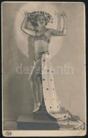 cca 1930 cca 1930 Táncosnő, fotólap, hátulján feliratozva, 13,5×8,5 cm
